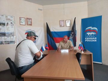 12 августа депутат Народного Совета Донецкой Народной Республики фракции Единой России Игорь Матрус провел прием граждан в общественной приемной Единой России Советского внутригородского района городского округа Макеевка
