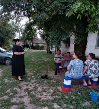 Сегодня депутат Снежнянского городского совета, представляющего партию ЛДПР Журавлёва Т. В. провела встречу с жителями поселка городского типа Северный