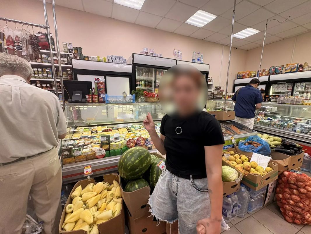 В столице Республики полицейские раскрыли кражу денег у женщины, совершённую её внучкой