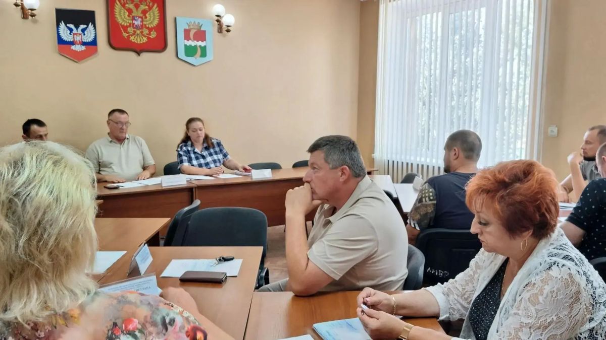 В ходе очередного заседания административной комиссии рассмотрено дело об административном правонарушении по ст. 11.6-1 Закона ДНР от 25.09.2025 № 220-РЗ «Неисполнение обязанностей по участию в содержании и благоустройстве...