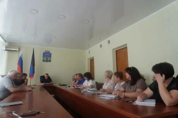 Провёл расширенное аппаратное совещание с начальниками отделов и структурных подразделений администрации Володарского муниципального округа, руководителями предприятий, а также территориальных подразделений министерств и...