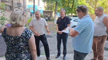 Валентин Левченко: В Киевском внутригородском районе в рамках партпроекта «Управдом» проведён сход жителей многоквартирного дома 147В по улице Артёма