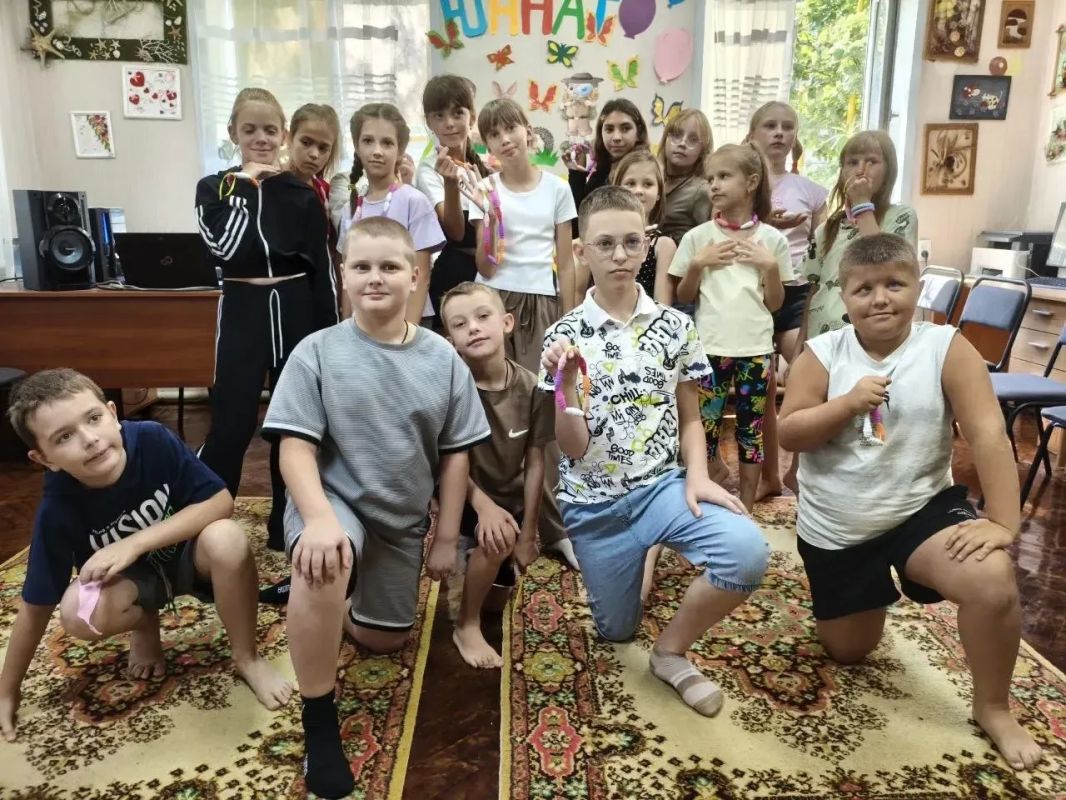 13 августа на досуговой площадке «Юннат» МБУДО «ХСЮН» прошло познавательно-экологическое мероприятие «Умный взгляд на мусор», посвящённое одной из важных проблем современности — загрязнению окружающей среды бытовыми отходами