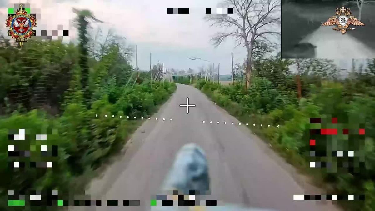 «Охотник» уничтожает технику ВСУ