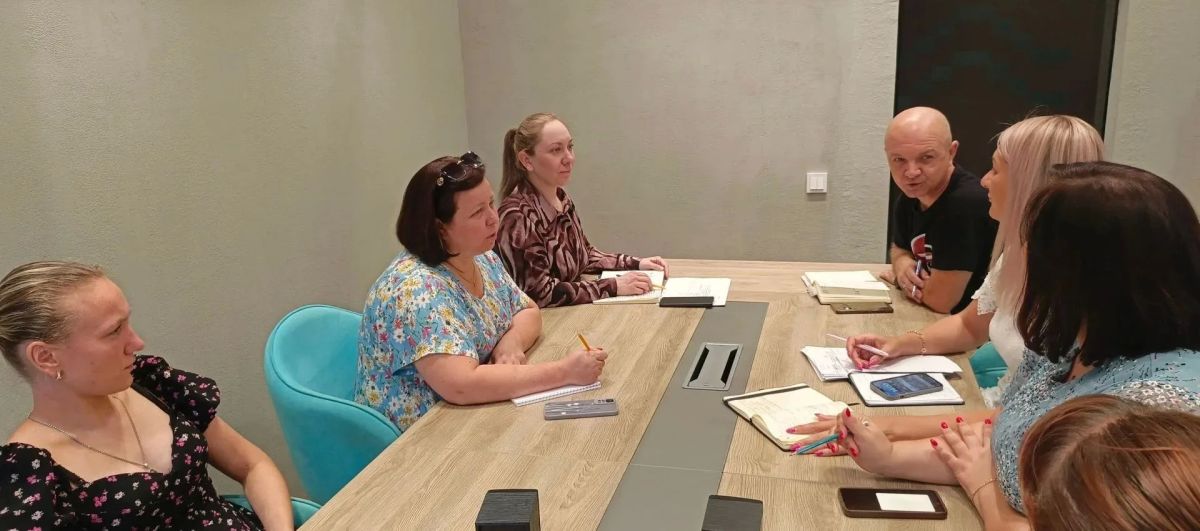 Константин Зинченко: На базе Дома молодежи Волновахского муниципального округа Донецкой Народной Республики прошло рабочее совещание с руководителями молодежных некоммерческих организаций, действующих в регионе