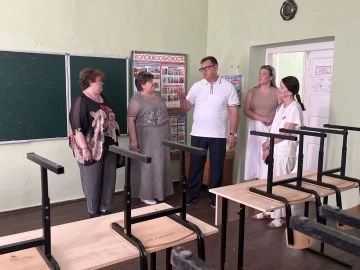 Василий Овчаров: На недавнем оперативном совещании Глава ДНР Денис Пушилин подчеркнул, что подготовка региона к началу нового учебного года идет в штатном режиме — без сбоев и отставаний от графика