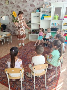 В детском саду Ждановки состоялось познавательное занятие, посвященное одному из самых узнаваемых символов нашего края — подсолнуху