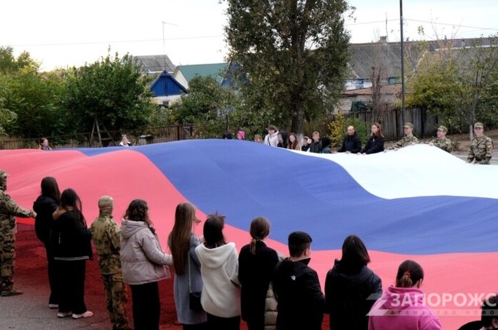 Российский триколор стал символом восстановления объектов в Токмаке