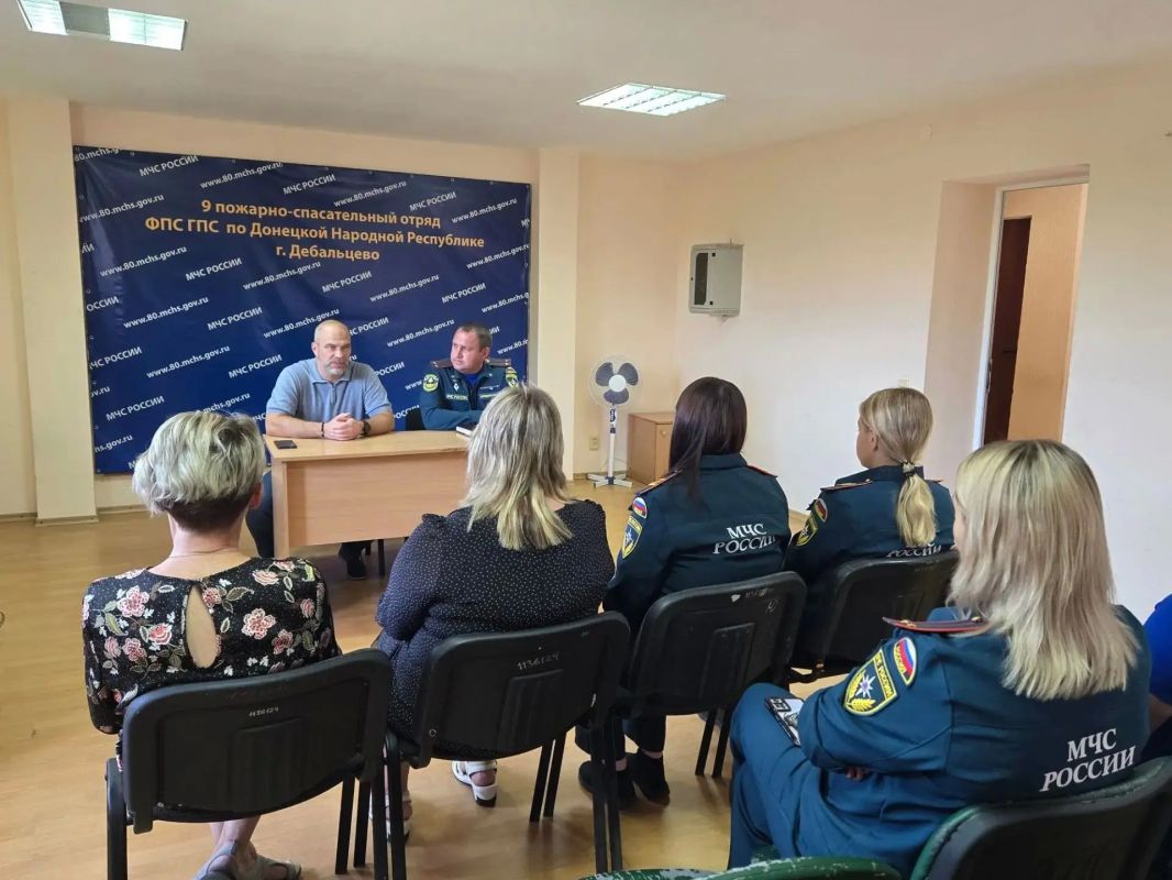 Сергей Желновач встретился с сотрудниками 9-го пожарно-спасательного отряда Дебальцево