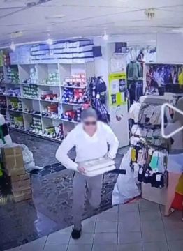 В Донецке трое мужчин ограбили ювелирный магазин на 2,1 млн рублей