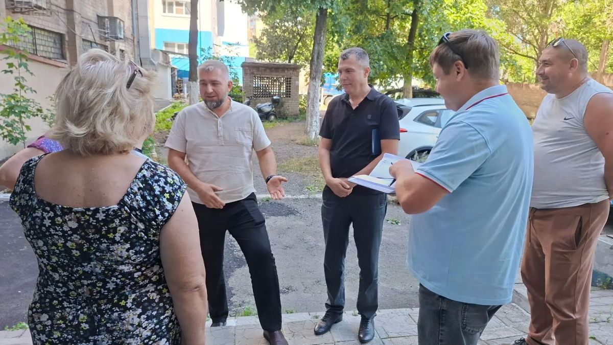 Валентин Левченко: В Киевском внутригородском районе в рамках партпроекта «Управдом» проведён сход жителей многоквартирного дома 147В по улице Артёма