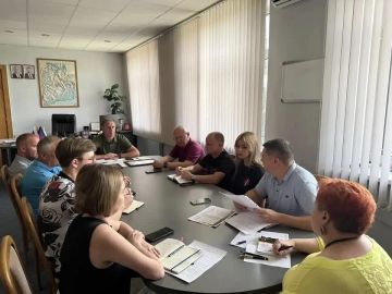 Глава Шахтёрского муниципального округа Александр Шатов провёл встречу с активистами общественных объединений и некоммерческих организаций