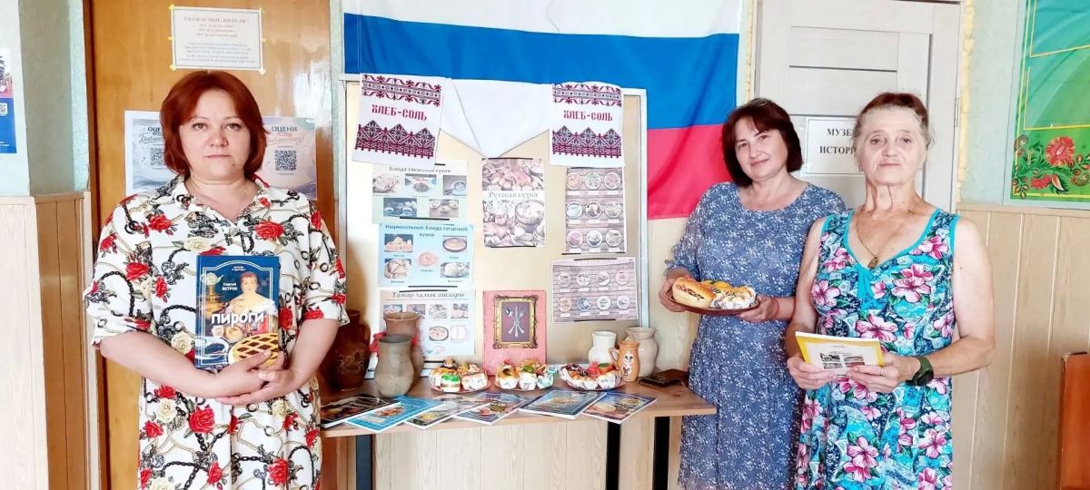 13.08.2026 г. в музее истории пгт. Благодатное в рамках проекта #Яучусьвмузее" прошел познавательный час "Национальные кухни России", увлекательное путешествие сквозь гастрономическое многообразие нашей страны