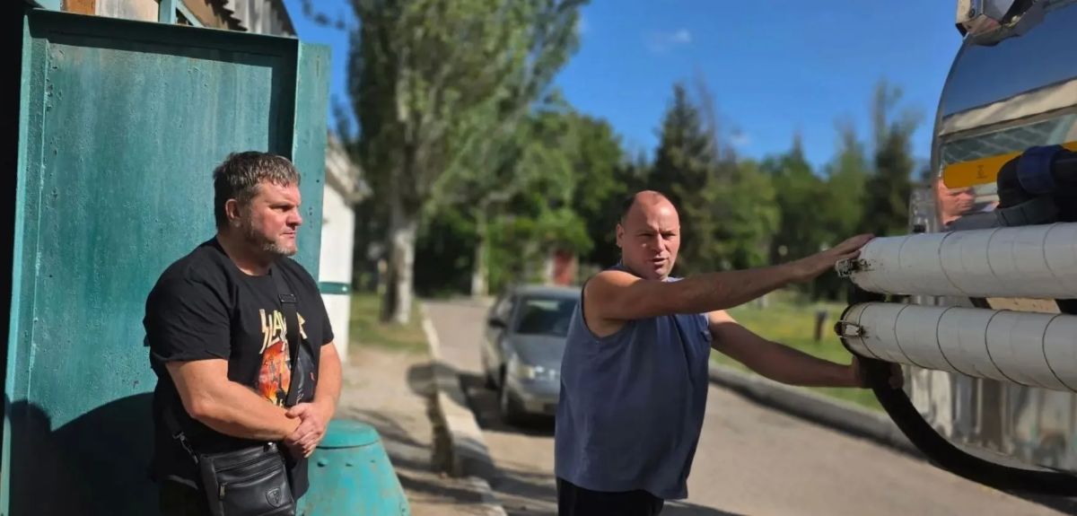 В рамках протокольного поручения Главы Республики Дениса Пушилина депутат Торезского городского совета Андрей Федченко проконтролировал подвоз воды в ГБУ ДНР "ЦГБ г. Тореза"