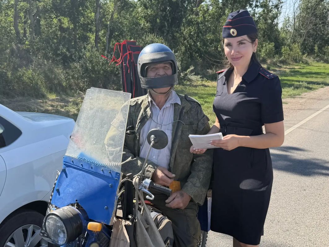 Госавтоинспекторы ведут профилактическую работу с участниками дорожного движения