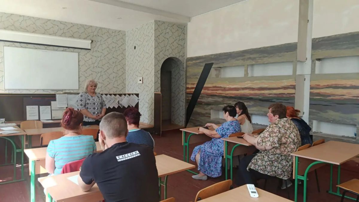 14 августа депутат Макеевского городского совета Донецкой Народной Республики Оксана Бевцык провела встречу с жителями по улице Кирова