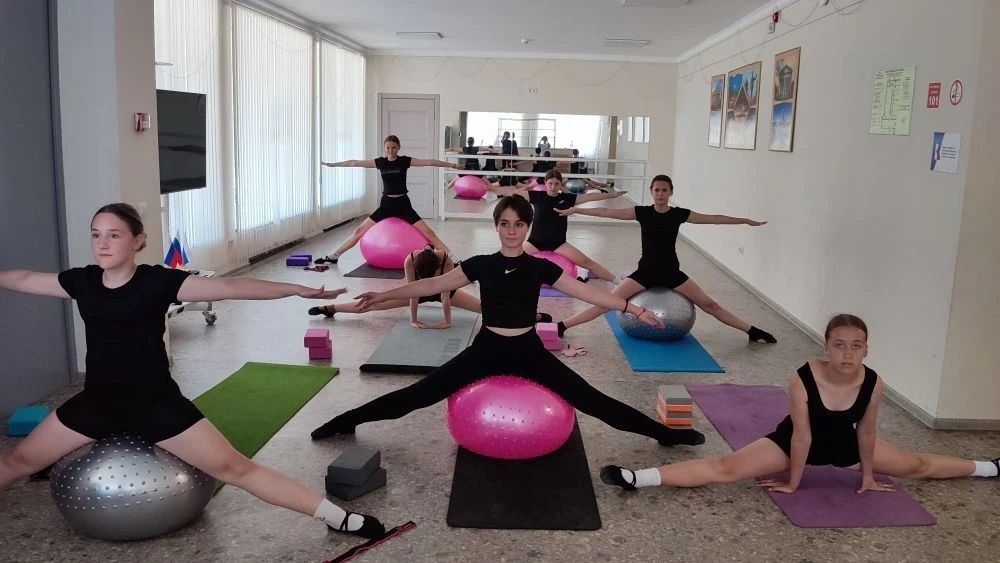 В клубе села Бирюки состоялось физкультурно-оздоровительное мероприятие "Спорт - это сила!" в рамках проекта "Здоровое будущее"
