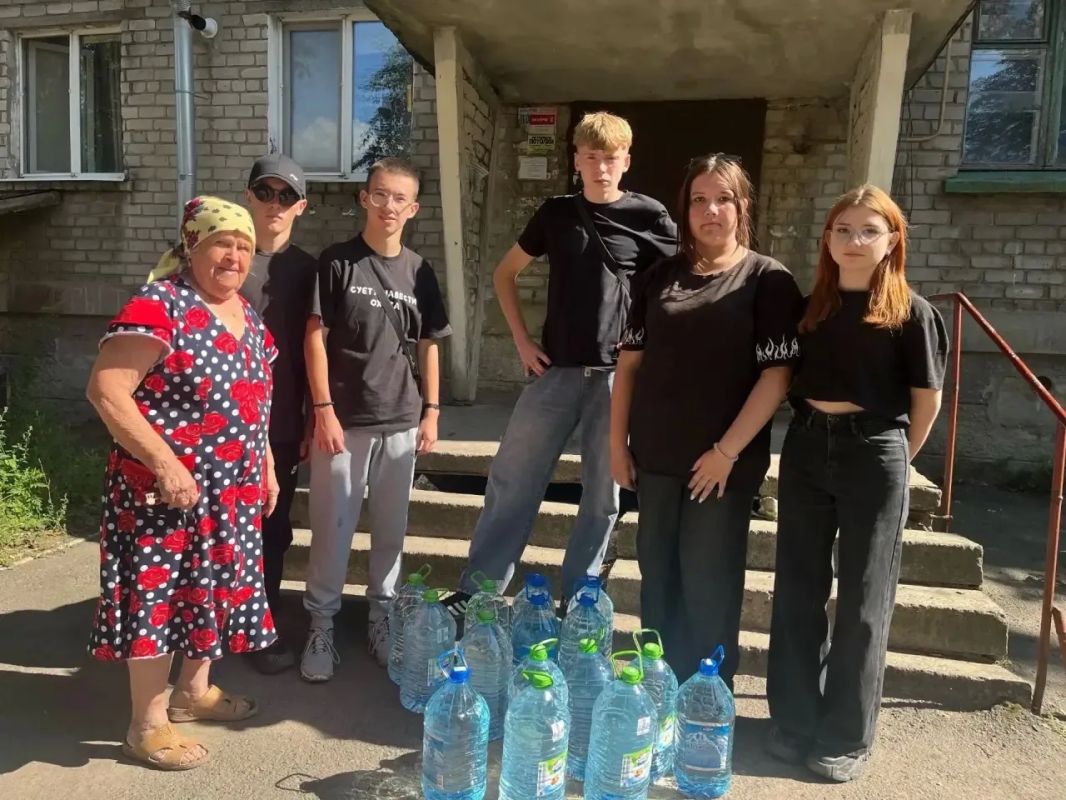 Денис Зубов: От просьбы к действию. На встрече с жителями дома №105 по ул. Первомайская к главе муниципального образования городской округ Иловайск Александру Кузнецову обратились жители с просьбой доставить лежачему...