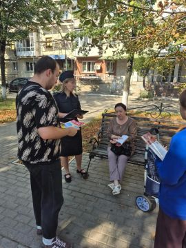Активисты молодежных организаций Ясиноватой совместно с сотрудниками правоохранительных органов вышли на улицы родного города, чтобы узнать, насколько местные жители владеют информацией о способах мошенничества и в какой...