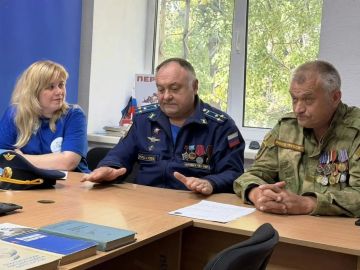 Молодежь Шахтерского округа пообщалась с летчиком, ветераном Афганистана Игорем Попковым