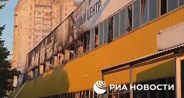 ТЦ "Галактика" в Донецке сгорел после атаки украинских БПЛА