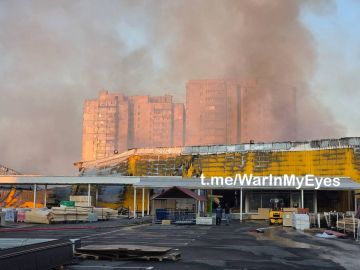 Последствия обстрела ТЦ Галактика в Куйбышевском районе Донецка