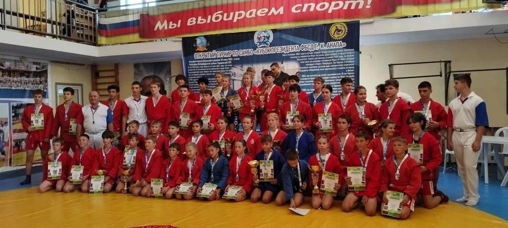 15 августа 2026 года самбисты МБУ ДО «СШ № 2 г.о. Торез» открыли сезон соревнований на открытом турнире по самбо «Кубок президента ФБСД города-курорта Анапа»!
