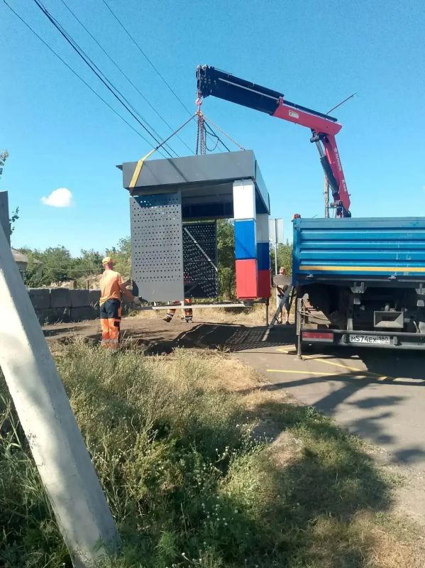 #СОДЕРЖАНИЕ_СВОД за сутки. Продолжаем обновлять объекты дорожной инфраструктуры – установили новые автопавильоны на автодороге /Донецк - Макеевка - Торез - до границы Луганской Народной Республики/ - Золотарёвка -...