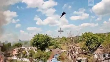 Наши «Герани» уничтожили логистический центр «Новой Почты» на окраине Одессы, склад БПЛА в Днепропетровской области и пункт временной дислокации ВСУ в Доброполье, сообщило Минобороны