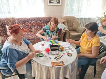 Рисуем лето: в Центре прошел творческий эксперимент