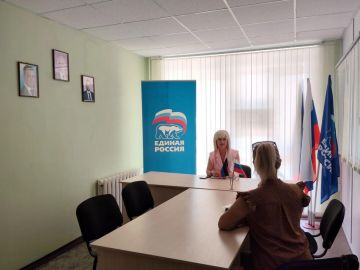 Заместитель секретаря Амвросиевского местного отделения Партии «Единая Россия» Елена Фисенко провела прием в общественной приемной