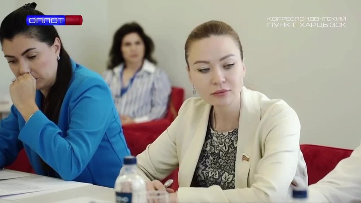 Определяем лучших. . Определить лучших муниципальных служащих и депутатов теперь могут сами жители Республики