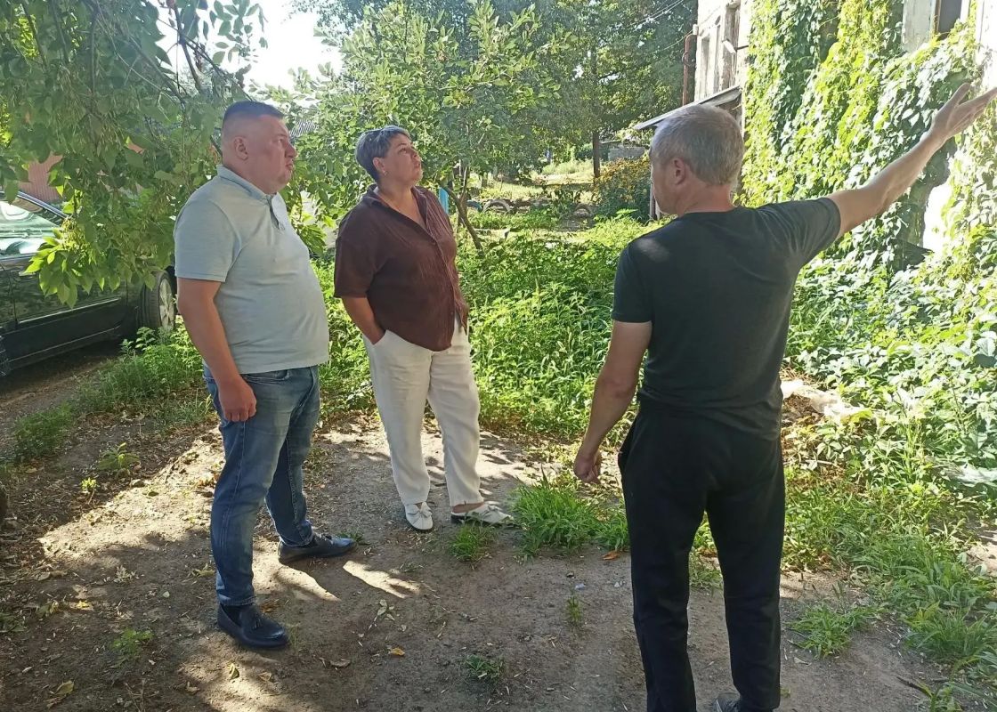 Иван Адамец: Совместно с представителями Единого регионального фонда по работе с МКД провёл встречу с жителями у дома № 50 на улице Добронравова