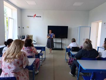 Депутат Амвросиевского муниципального совета Наталья Мачула провела встречу с коллективом Амвросиевской школы №4
