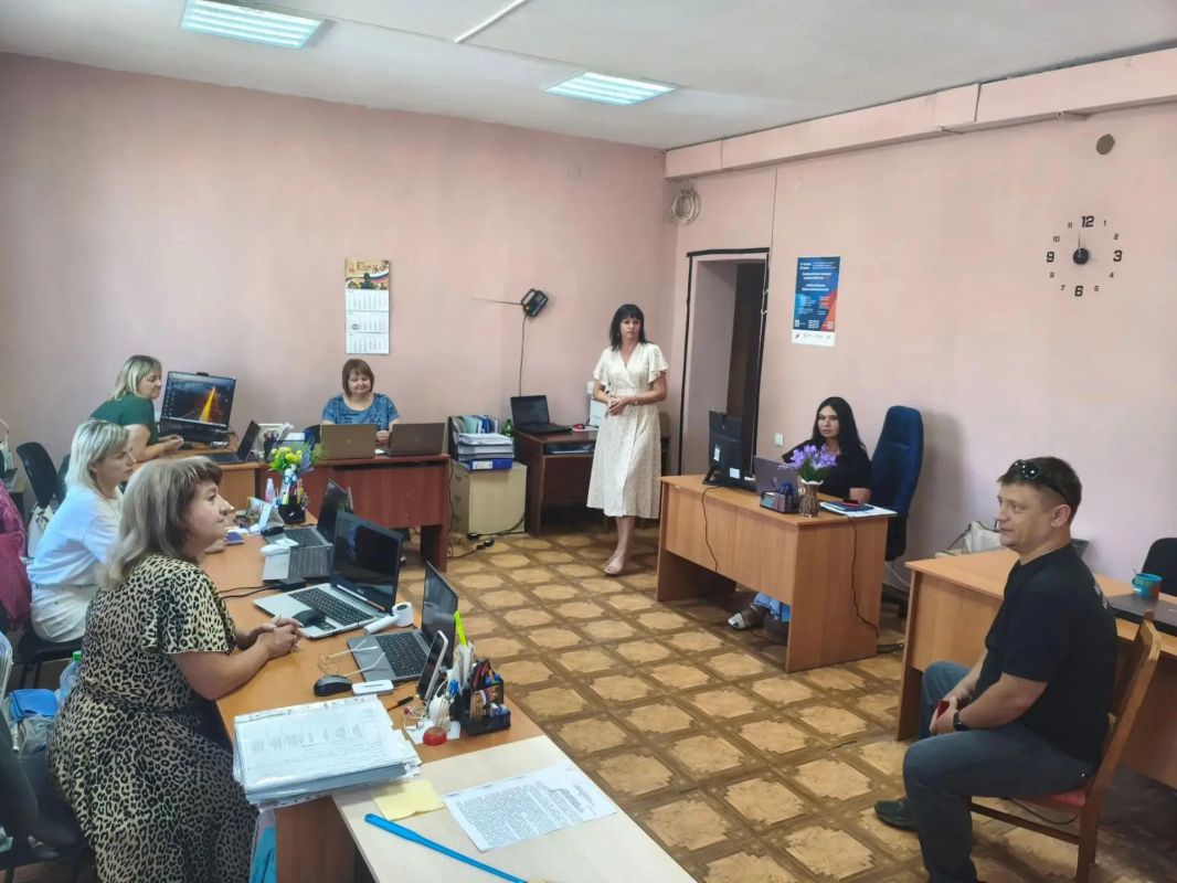 Депутат Амвросиевского муниципального совета Александр Фомин провел встречу с коллективом филиала фонда «Защитники Отечества»