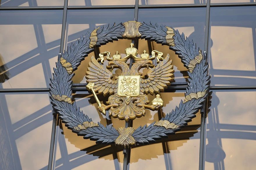 Выпускник, невыполнивший обязательства по договору о целевом обучении, должен не только возместить заказчику соответствующие расходы, но и заплатить штраф