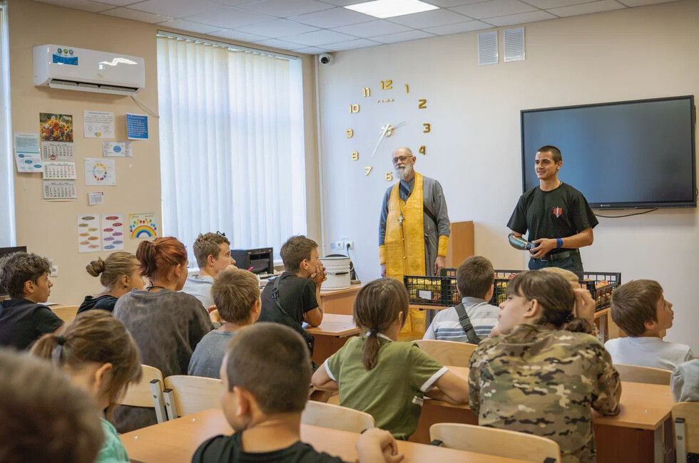 Иконы и яблоки. В амвросиевском детдоме отметили Преображение Господне