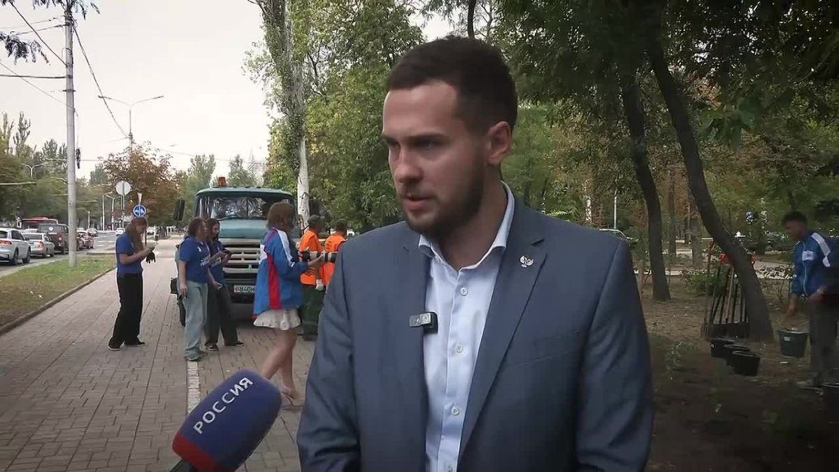 В Донецке высадили 50 роз в память о Владимире Дегтярёве
