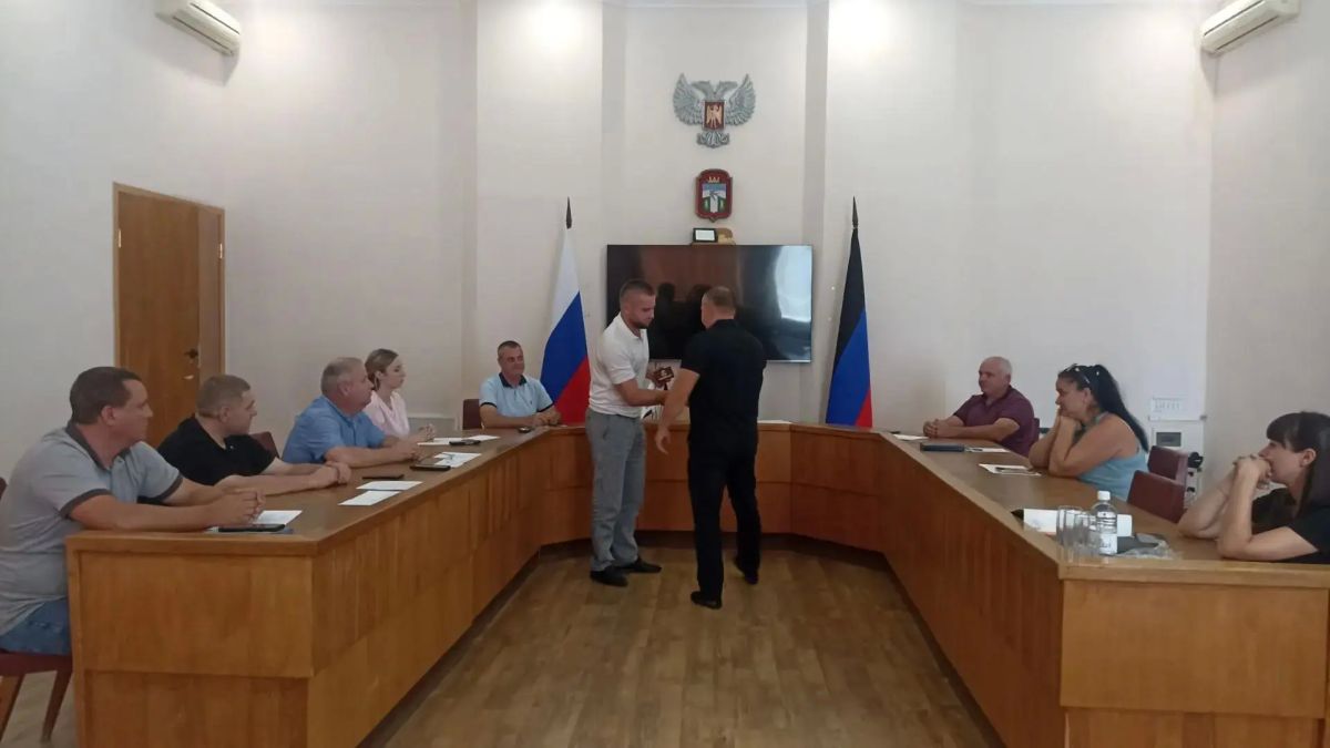 Сегодня состоялось вручение удостоверений депутатам Тельмановского муниципального совета Донецкой Народной Республики