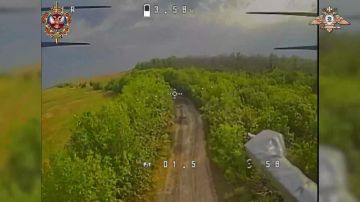 «Охотник» уничтожает автомобильную технику ВСУ
