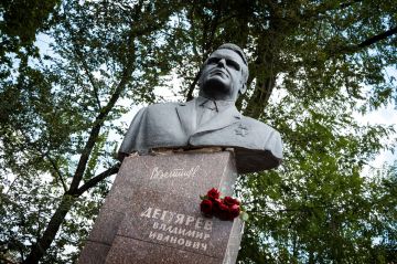 Кирилл Макаров: Не предать.. Владимир Иванович Дегтярёв буквально сформировал современный Донецк и весь регион. При нём строились шахты и предприятия, микрорайоны и университеты. Появились бульвар Пушкина, площадь Ленина в...