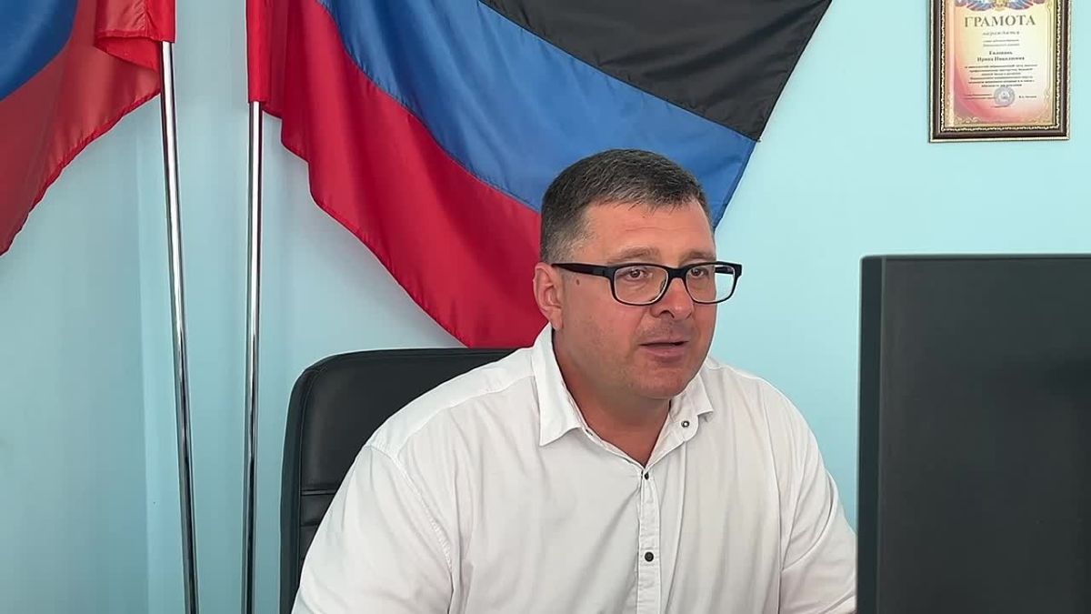 Василий Овчаров: Об отлове бродячих собак. О покосе травы во дворе дома Ленина 75 в Новоазовске