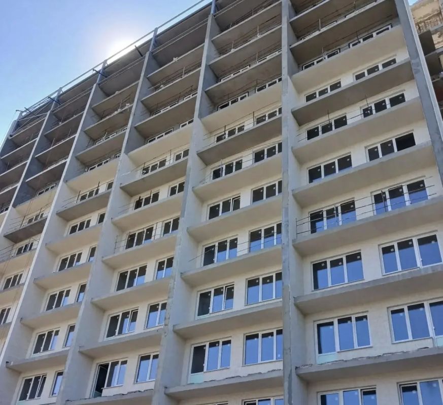 В Мариуполе завершено остекление здания профилактория «Здоровье»
