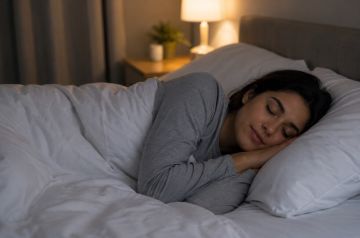 Почему сон на боку полезнее не только для сердца, но и для мозга?