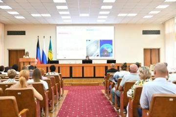 Вчера провела очередное расширенное аппаратное совещание с участием руководителей структурных подразделений администрации, глав районных управ, директоров коммунальных предприятий и представителей профильных служб