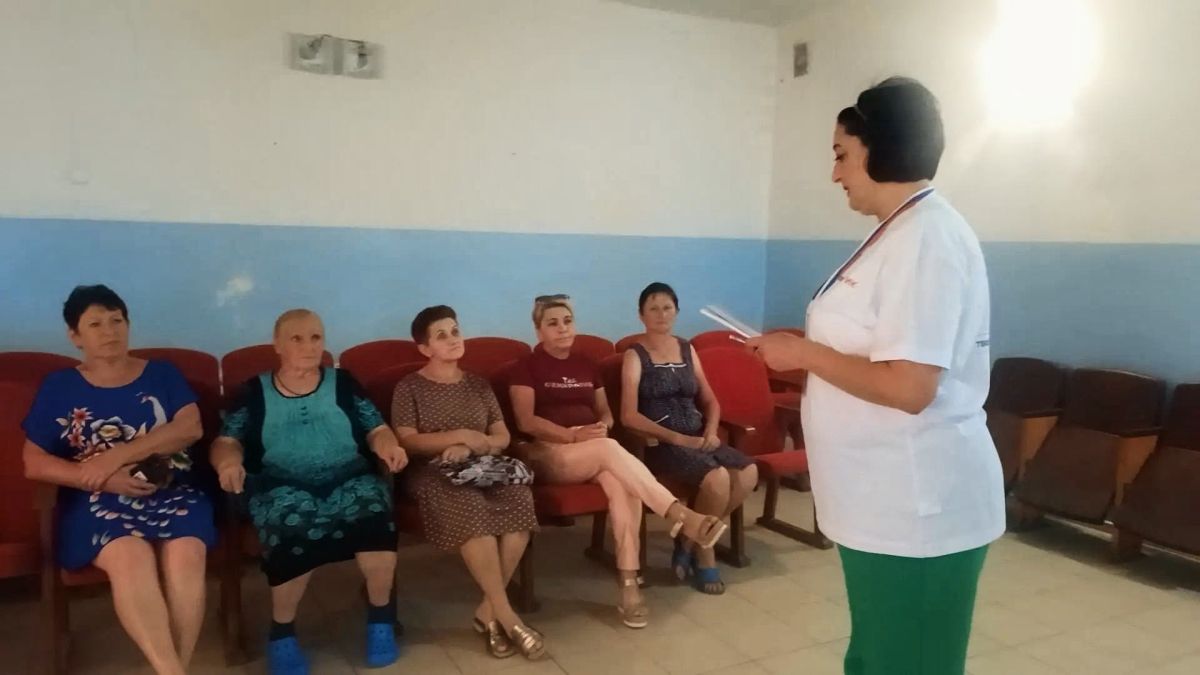 Член Общественного совета Тельмановского муниципального округа провела встречу с жителями села Старомарьевка