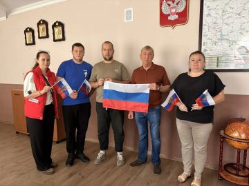 Николай Руппель: Администрация Ясиноватского муниципального округа и молодежные лидеры Ясиноватой присоединились к всероссийской патриотической акции #ПоднятьФлаг
