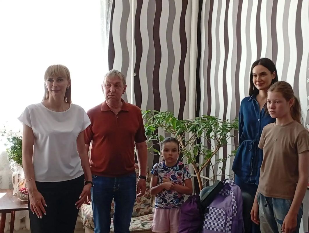 Николай Руппель: Сегодня принимали в гостях уполномоченного по правам ребенка в ДНР Таисию Чернявскую, которая посетила наш округ с рабочим визитом и, одновременно, с гуманитарной миссией
