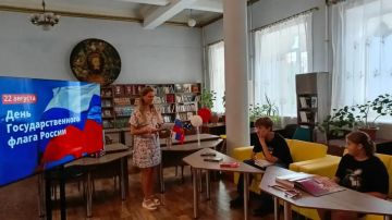 «Душа России в символах её» прошел час истории в Зугрэсской библиотеке - филиале №3. Это не просто красивые слова, а глубокая мысль о том, что в государственных символах — флаге, гербе и гимне — воплощены история, ценности и...