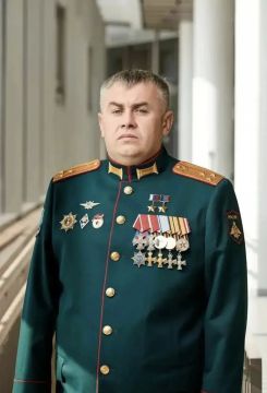 Илья Емельянов: Товарищи офицеры, поздравляю вас с профессиональным праздником!